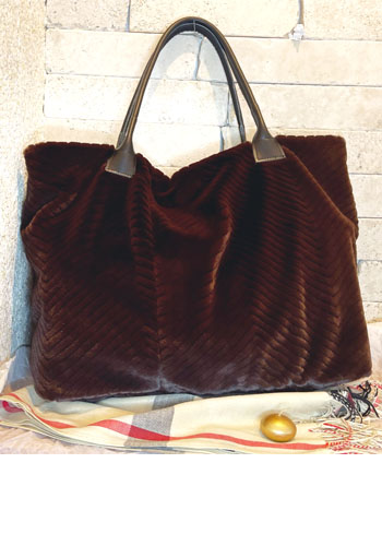 Модные сумки осень-зима 2023-2024. Вместительная итальянская сумка шоппер из меха купить Киев 2023