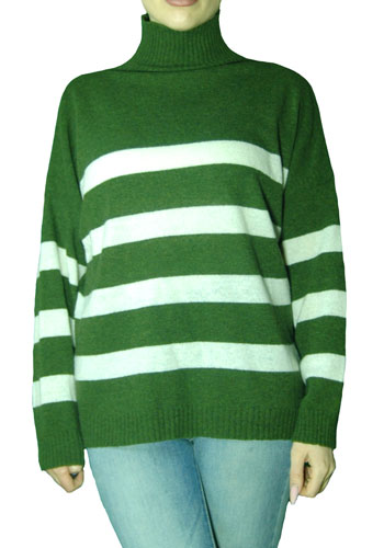 2023-2024 женский модный свитер в полоску оверсайз. Светр жіночій модний з горлом зелений оверсайз